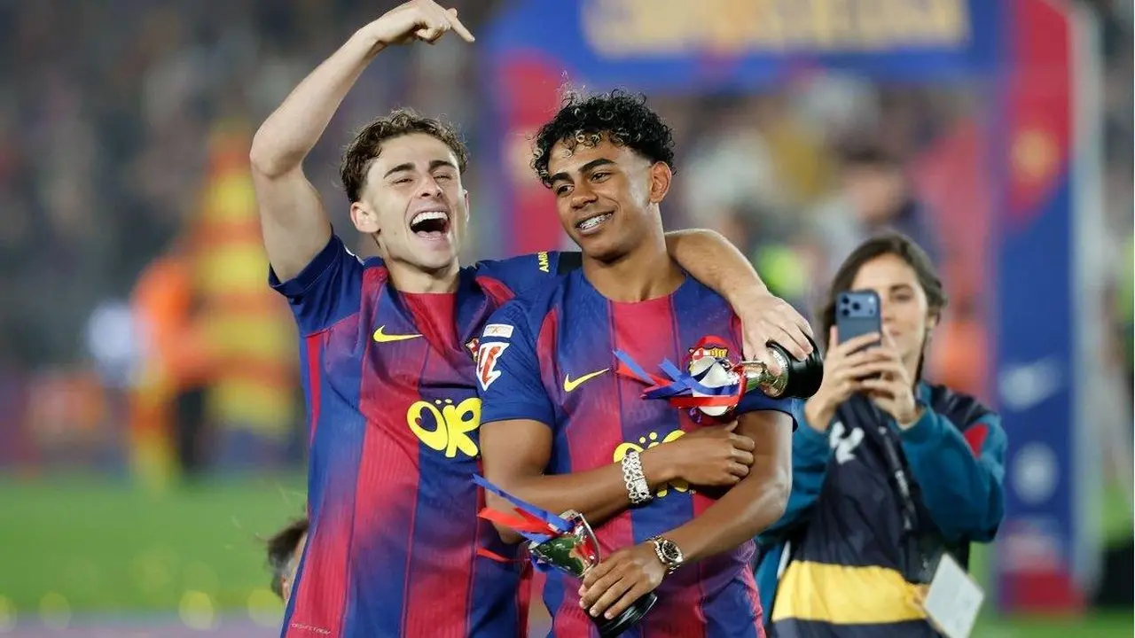 فيديو | كيف استفز لامين يامال ريال مدريد في موكب احتفالات برشلونة؟